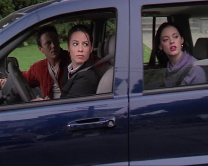 Charmed-Online-dot-net_405SizeMatters0970.jpg