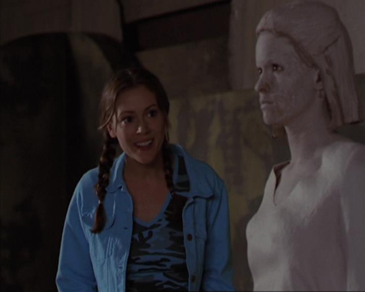 Charmed-Online-dot-net_405SizeMatters1082.jpg