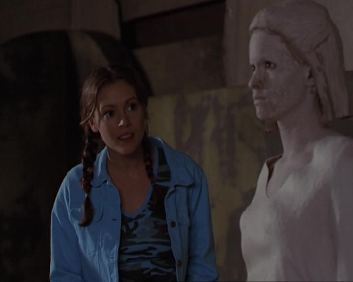 Charmed-Online-dot-net_405SizeMatters1083.jpg