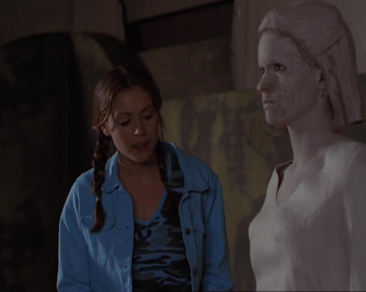 Charmed-Online-dot-net_405SizeMatters1085.jpg