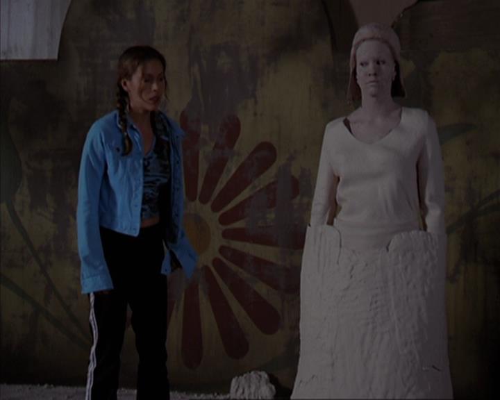Charmed-Online-dot-net_405SizeMatters1089.jpg