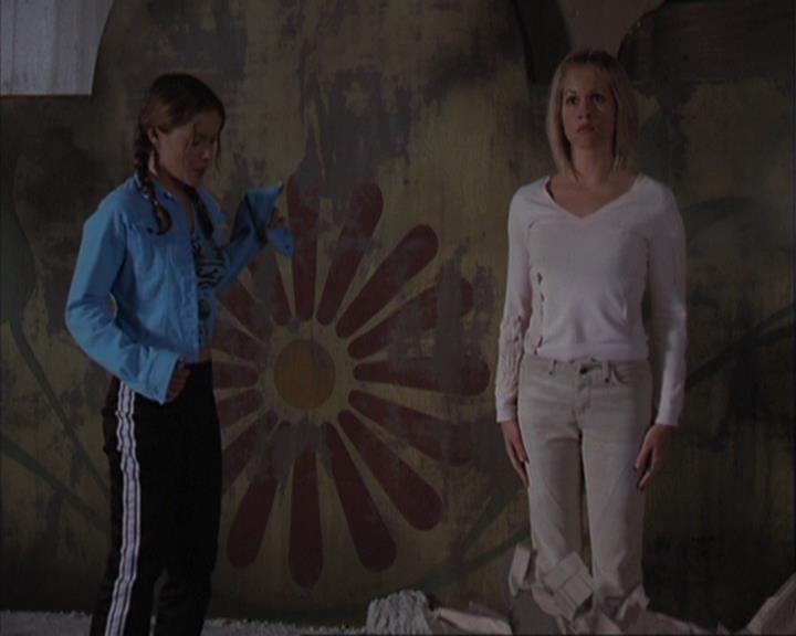 Charmed-Online-dot-net_405SizeMatters1101.jpg