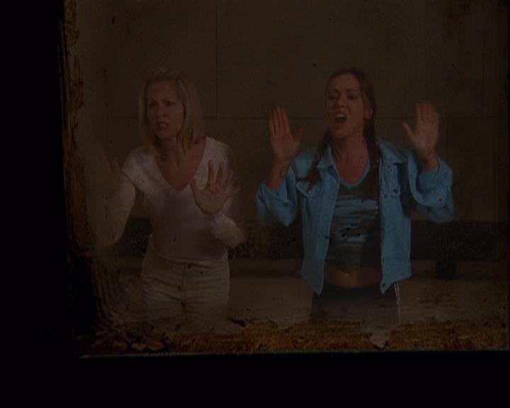 Charmed-Online-dot-net_405SizeMatters1282.jpg
