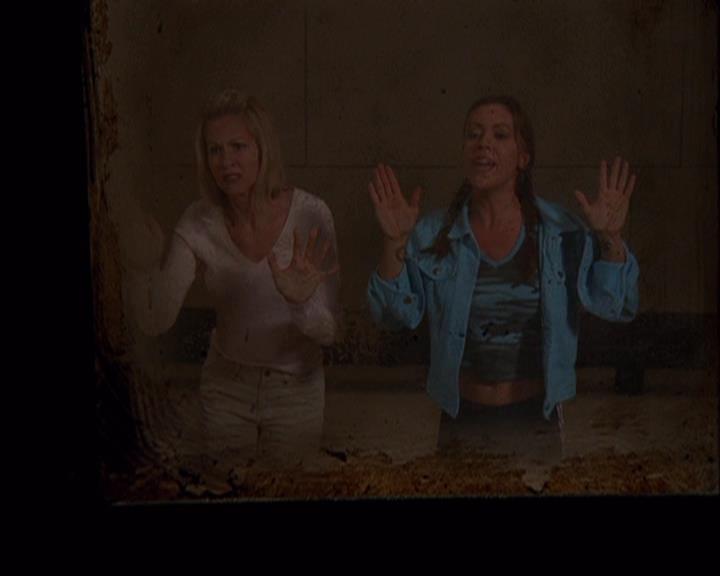 Charmed-Online-dot-net_405SizeMatters1283.jpg