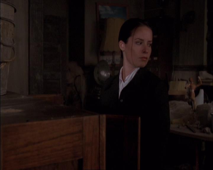 Charmed-Online-dot-net_405SizeMatters1323.jpg