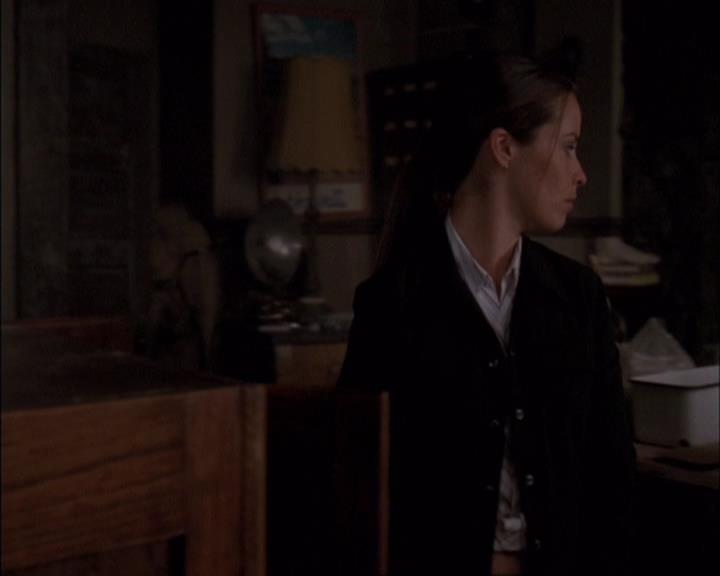 Charmed-Online-dot-net_405SizeMatters1325.jpg