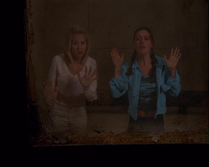 Charmed-Online-dot-net_405SizeMatters1334.jpg