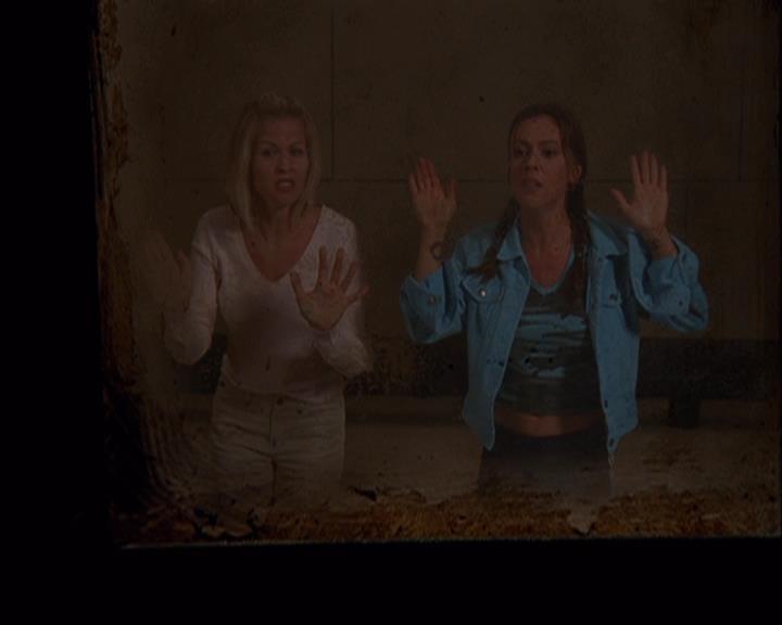 Charmed-Online-dot-net_405SizeMatters1337.jpg