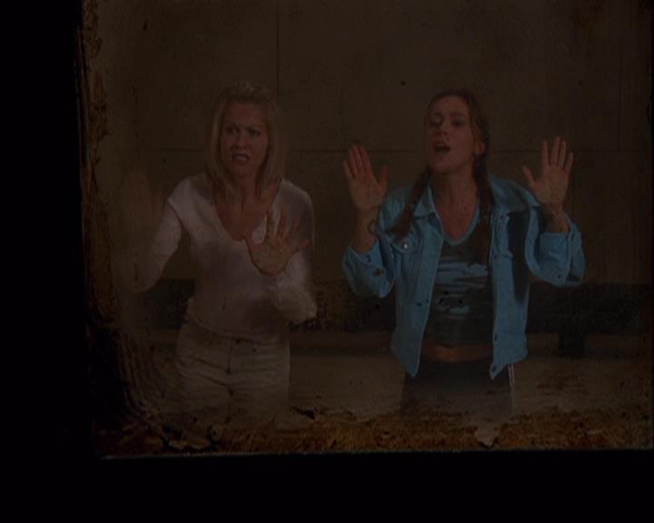 Charmed-Online-dot-net_405SizeMatters1338.jpg