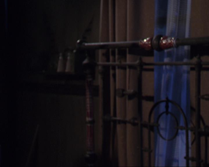 Charmed-Online-dot-net_405SizeMatters1415.jpg