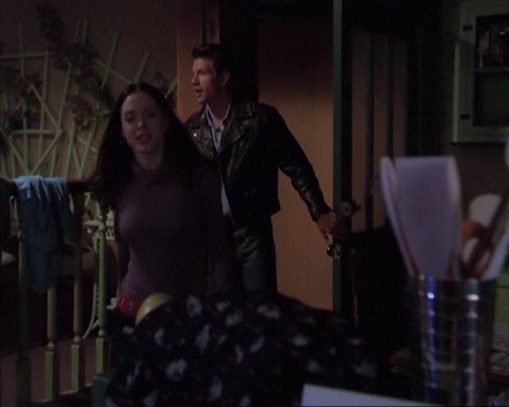 Charmed-Online-dot-net_405SizeMatters1516.jpg