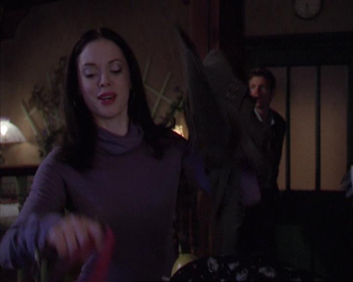 Charmed-Online-dot-net_405SizeMatters1518.jpg