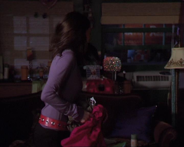 Charmed-Online-dot-net_405SizeMatters1524.jpg