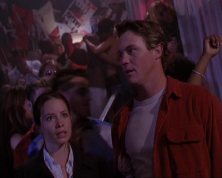 Charmed-Online-dot-net_405SizeMatters1615.jpg