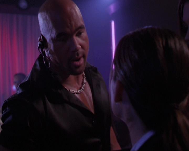 Charmed-Online-dot-net_405SizeMatters1633.jpg