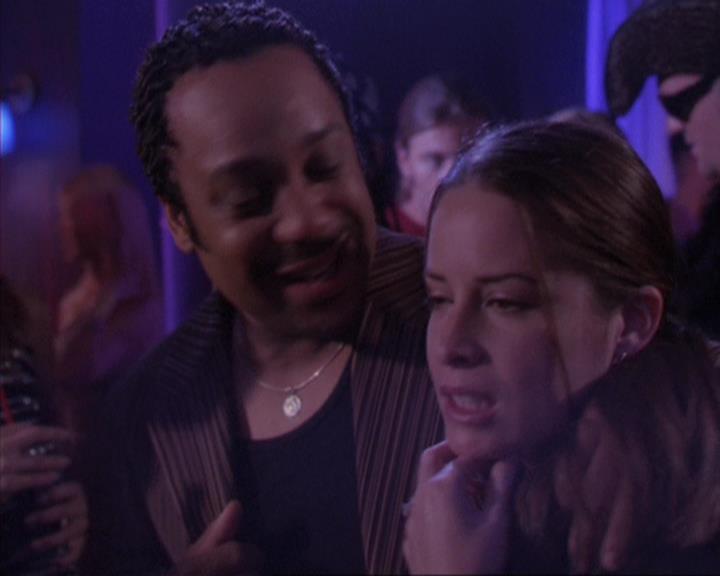 Charmed-Online-dot-net_405SizeMatters1653.jpg
