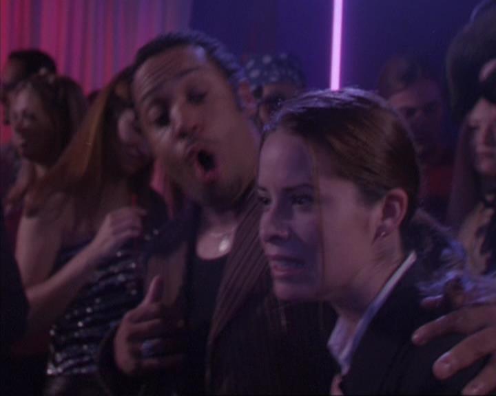 Charmed-Online-dot-net_405SizeMatters1662.jpg