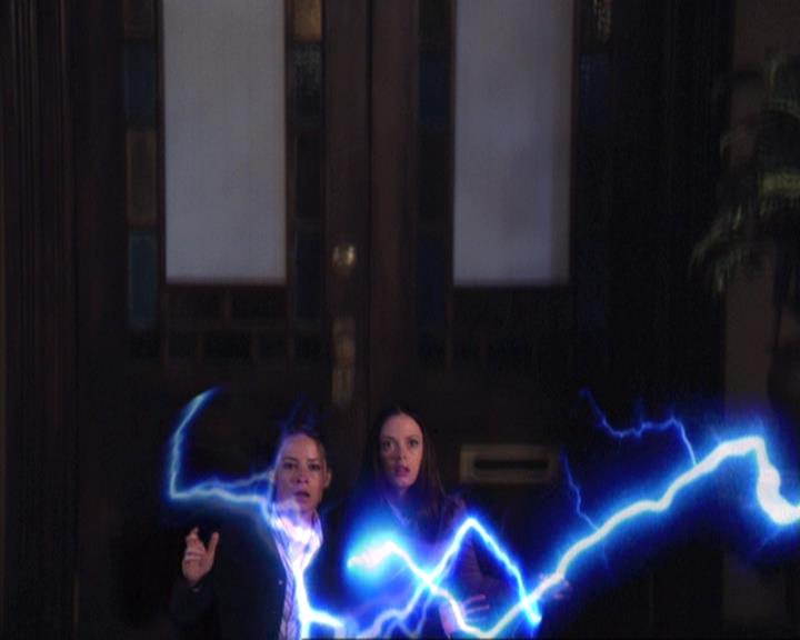 Charmed-Online-dot-net_405SizeMatters1861.jpg
