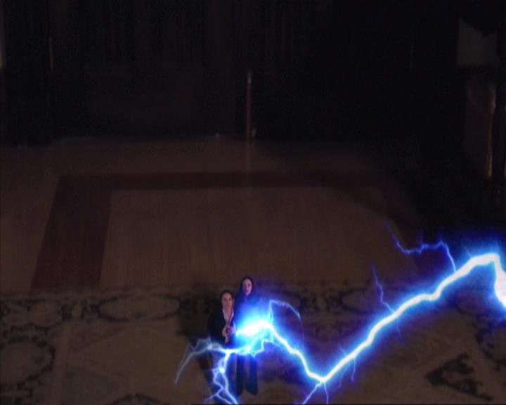 Charmed-Online-dot-net_405SizeMatters1864.jpg