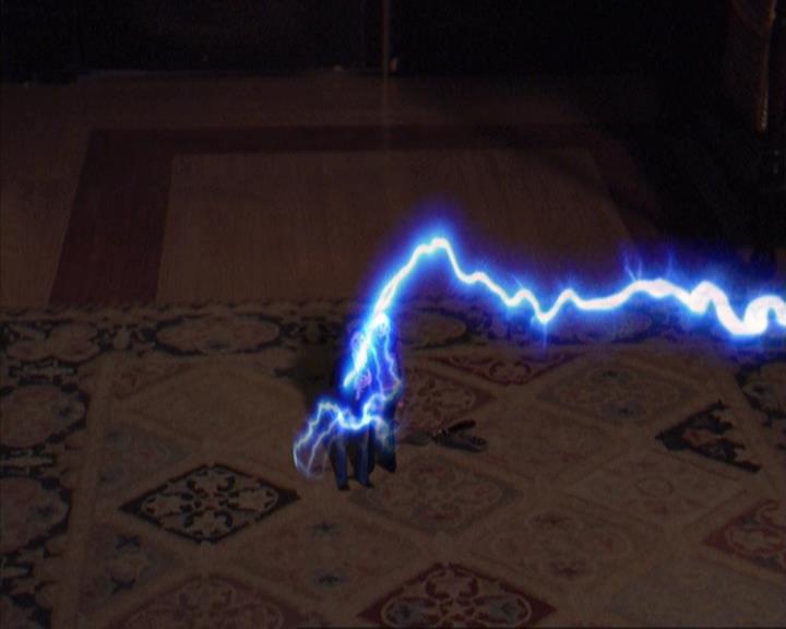 Charmed-Online-dot-net_405SizeMatters1866.jpg
