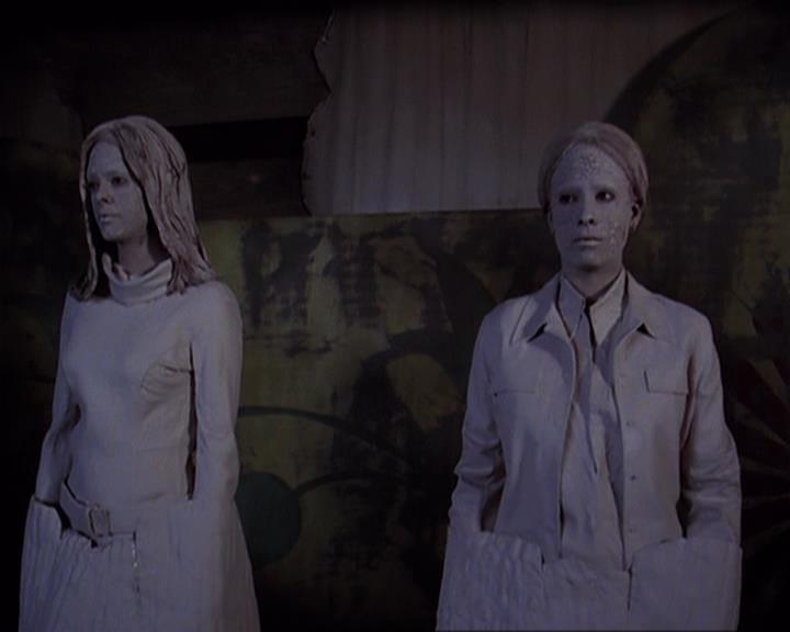 Charmed-Online-dot-net_405SizeMatters1877.jpg