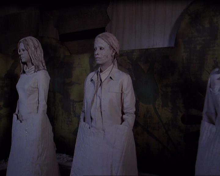 Charmed-Online-dot-net_405SizeMatters1879.jpg