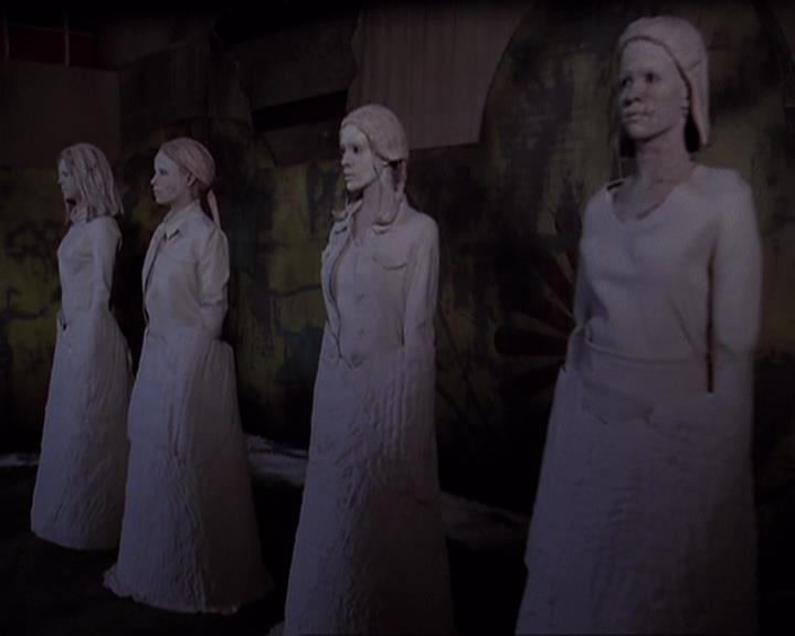 Charmed-Online-dot-net_405SizeMatters1882.jpg