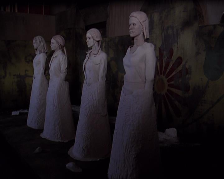 Charmed-Online-dot-net_405SizeMatters1885.jpg