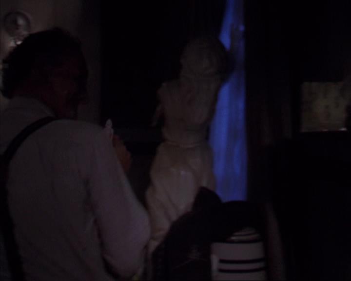 Charmed-Online-dot-net_405SizeMatters1896.jpg