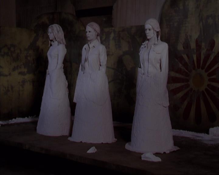 Charmed-Online-dot-net_405SizeMatters1936.jpg
