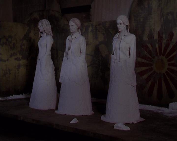 Charmed-Online-dot-net_405SizeMatters1937.jpg