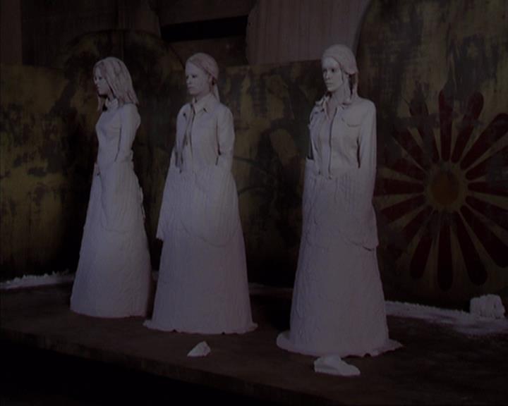 Charmed-Online-dot-net_405SizeMatters1965.jpg