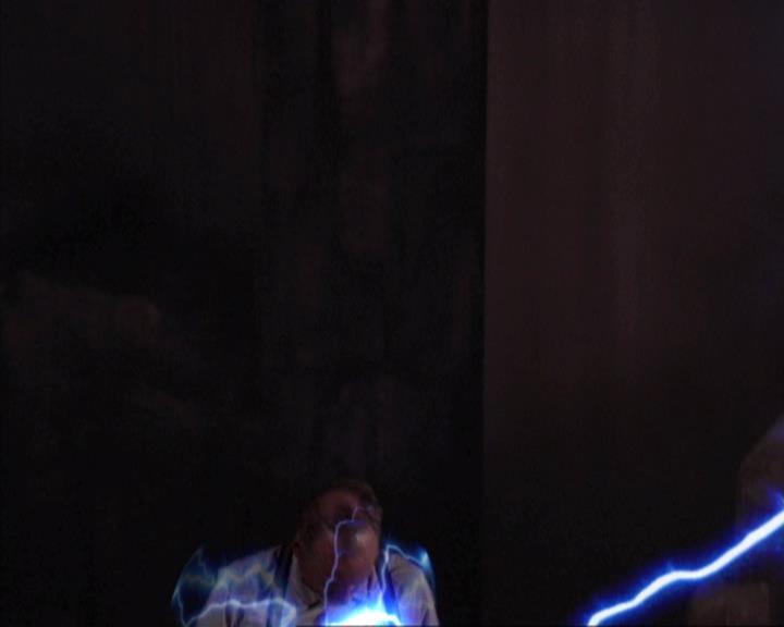 Charmed-Online-dot-net_405SizeMatters2042.jpg