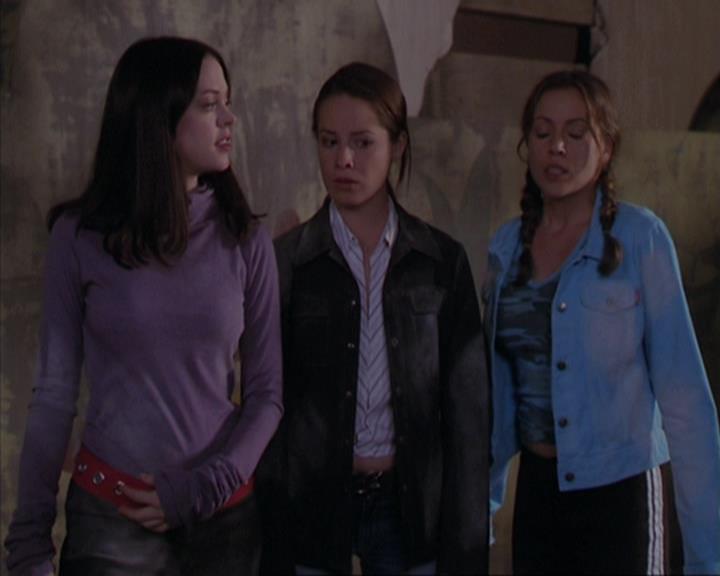Charmed-Online-dot-net_405SizeMatters2062.jpg