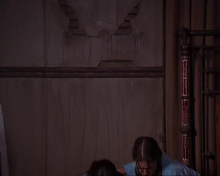 Charmed-Online-dot-net_405SizeMatters2085.jpg