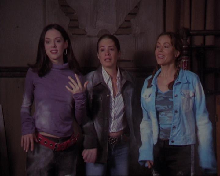 Charmed-Online-dot-net_405SizeMatters2093.jpg