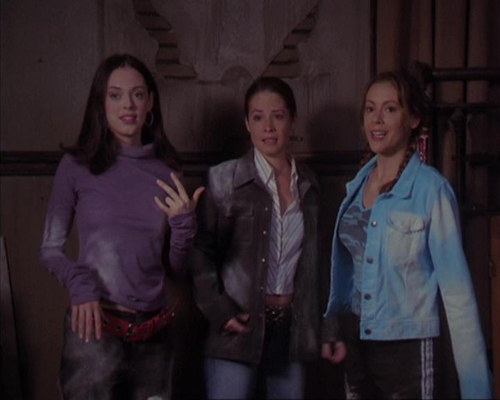 Charmed-Online-dot-net_405SizeMatters2094.jpg