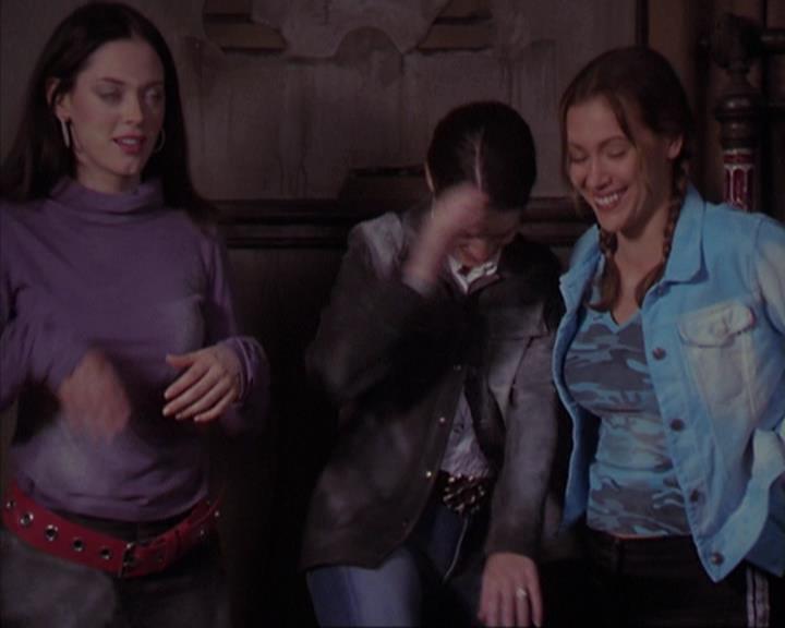 Charmed-Online-dot-net_405SizeMatters2099.jpg