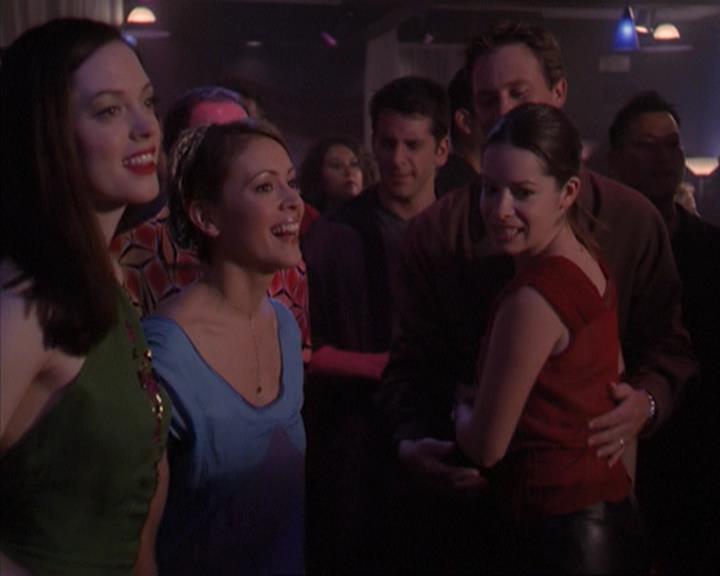 Charmed-Online-dot-net_405SizeMatters2147.jpg