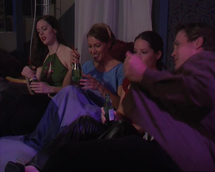 Charmed-Online-dot-net_405SizeMatters2194.jpg