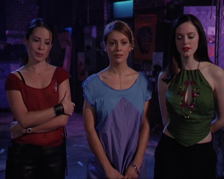 Charmed-Online-dot-net_405SizeMatters2289.jpg