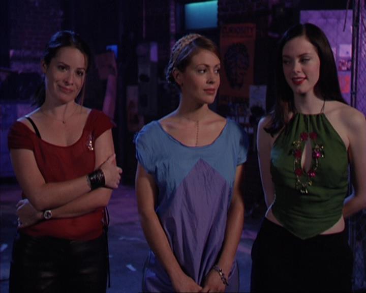 Charmed-Online-dot-net_405SizeMatters2293.jpg