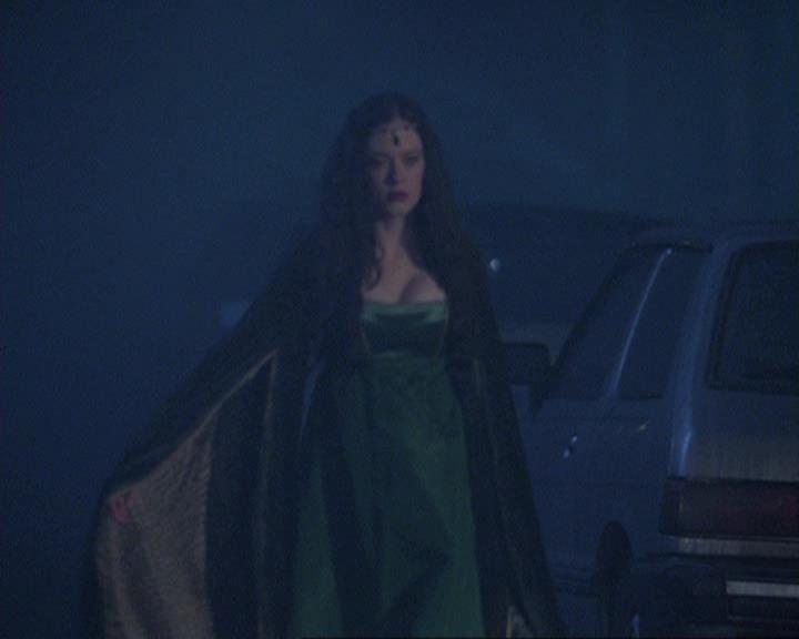 Charmed-Online-dot-net_406AKnightToRemember1816.jpg