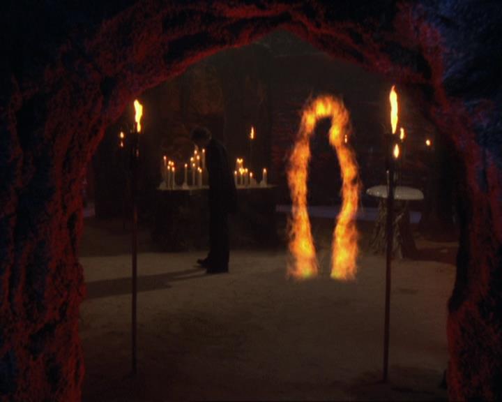 Charmed-Online-dot-net_407BrainDrain0403.jpg