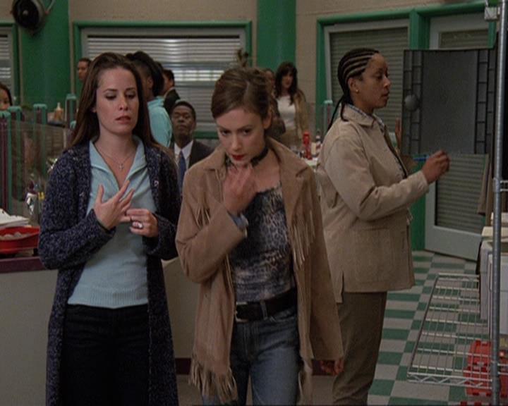 Charmed-Online-dot-410APaigeFromThePast0400.jpg