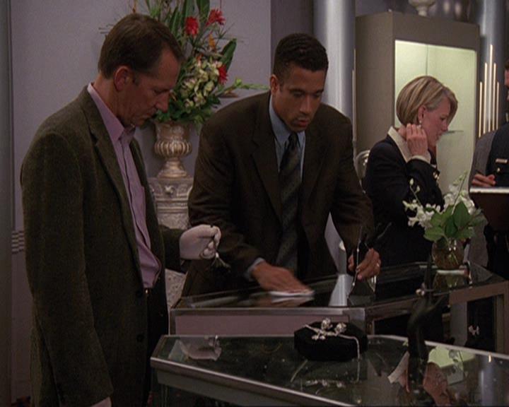 Charmed-Online-dot-410APaigeFromThePast1707.jpg