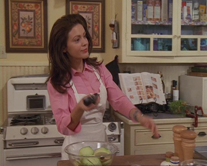 Charmed-Online-dot-412LostAndBound0960.jpg