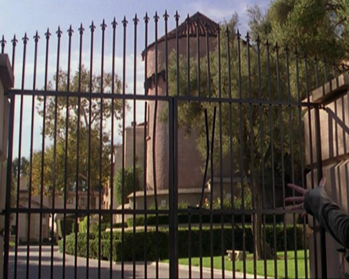 Charmed-Online-dot-412LostAndBound2028.jpg