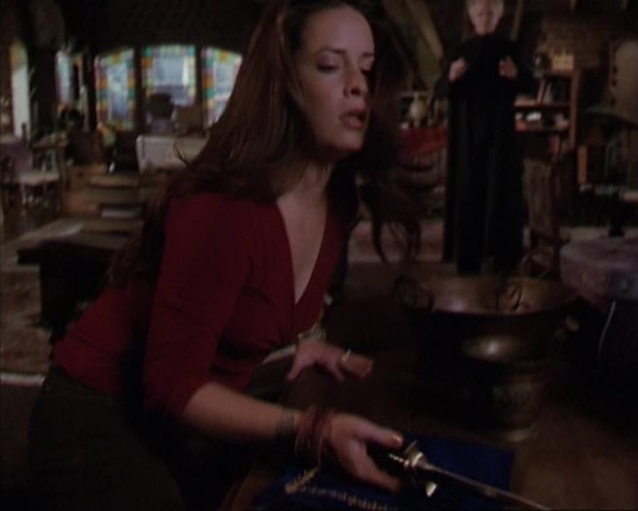 Charmed-Online-dot-413CharmedAndDangerous0724.jpg