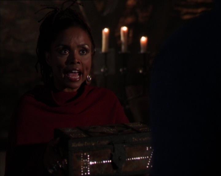 Charmed-Online-dot-413CharmedAndDangerous1934.jpg